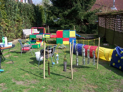 Teil des Welpenauslaufes mit Spielplatz